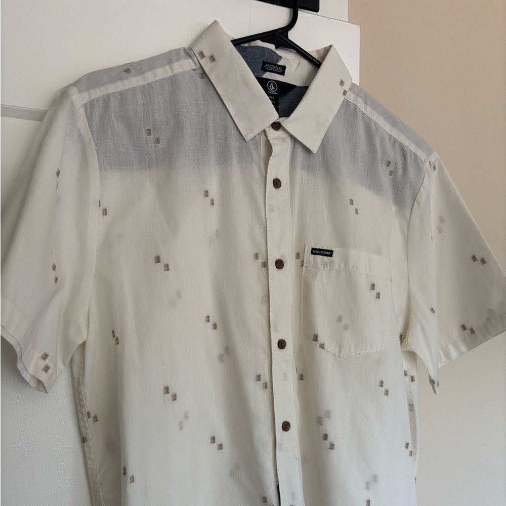 Volcom Men’s Modern Fit White and Brown Patterned Button Down Shirt - Large